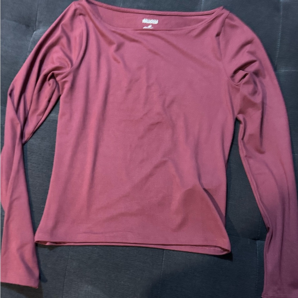 BNEW Hollister Women's Long Sleeve Top in Burgundy